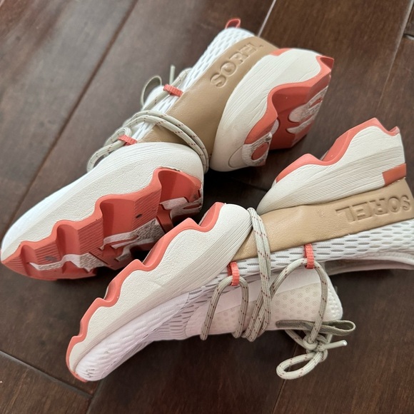 Sorel kinetic impact lace Women's White and Tan Sneakers - Picture 13 of 14